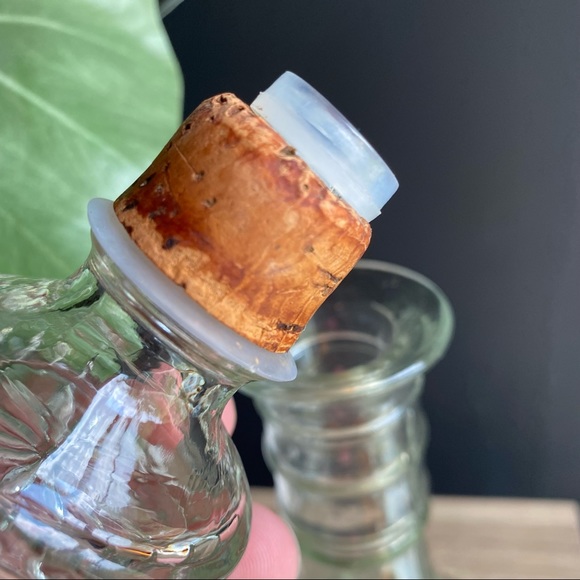 Vintage Decanter with STopper - Picture 3 of 14